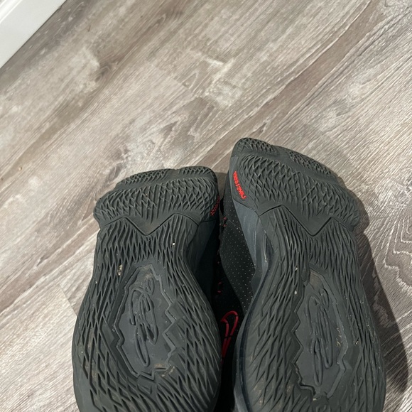 Nike Lebron 17 Black Red Grey “ Bred “ - Picture 3 of 3